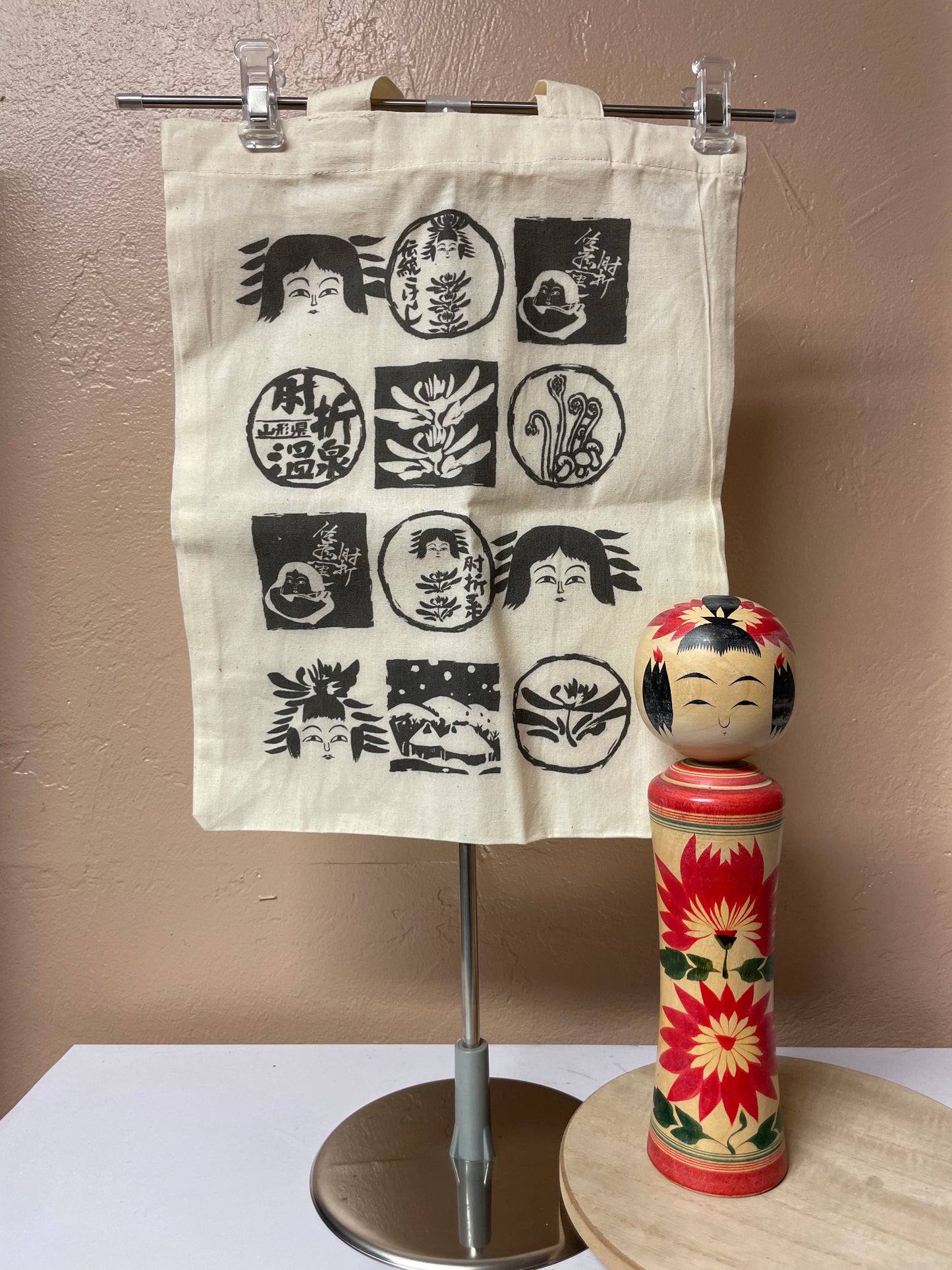 Kokeshi and a tote Naruko set